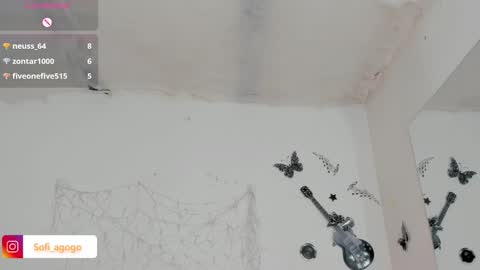 sofiacruz16 online show from March 8, 10:11 am