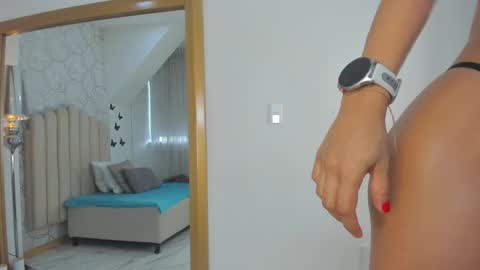 Snapshot of sofiarios04 chatting on February 22, 12:18 pm Sofia online show from February 22, 12:18 pm