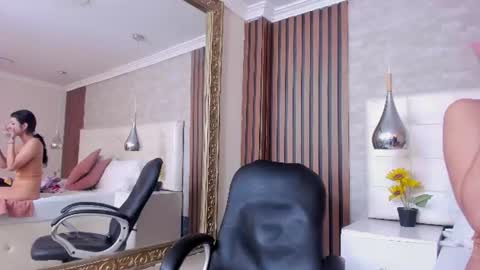 sofiathoompson online show from July 5, 8:49 pm