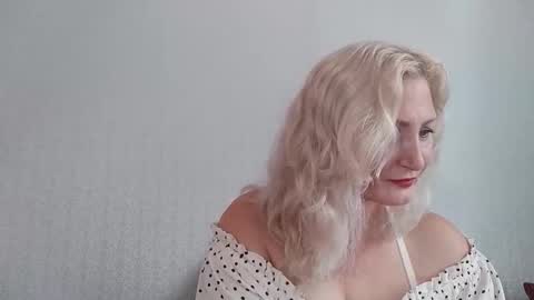 Snapshot of sofishine11 chatting on October 13, 7:32 am Sofi online show from October 13, 7:32 am