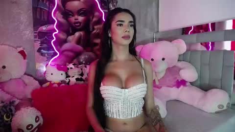 instagram    evalunavelez1. online show from September 20, 6:11 pm