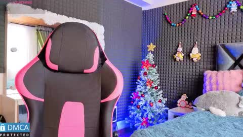 Sol  online show from December 1, 7:01 pm