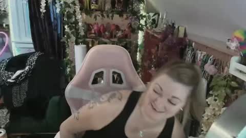 solesticia online show from February 5, 10:22 pm