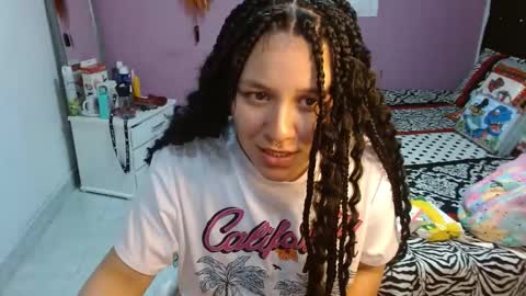 Snapshot of soniafuckboobs chatting on December 30, 6:16 pm soniafuckboobs online show from December 30, 6:16 pm