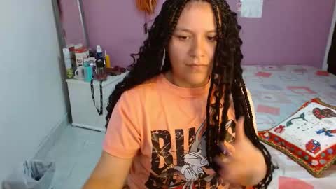 Snapshot of soniafuckboobs chatting on December 28, 3:59 pm soniafuckboobs online show from December 28, 3:59 pm