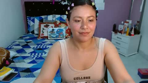 Snapshot of soniafuckboobs chatting on December 18, 6:25 pm soniafuckboobs online show from December 18, 6:25 pm