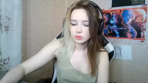 Mila online show from March 28, 6:20 pm