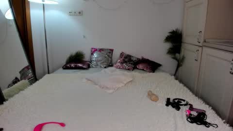 Snapshot of sonya_baby chatting on October 5, 1:41 pm SONIA online show from October 5, 1:41 pm