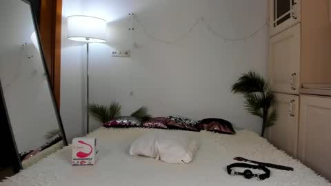 Snapshot of sonya_baby chatting on March 12, 3:18 pm SONIA online show from March 12, 3:18 pm