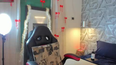 sophie online show from April 25, 4:14 am