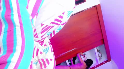 sophia_horny19 online show from May 22, 9:16 am