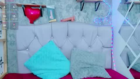 Sophie online show from March 13, 2:09 pm