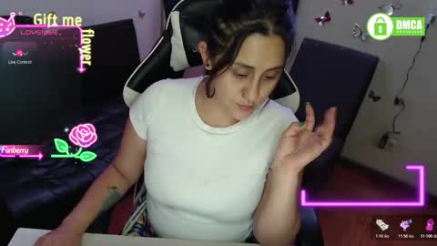 sophiaa_vega_ online show from October 26, 11:26 pm