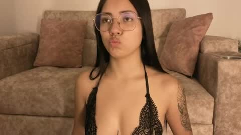 sophiacolemann online show from April 16, 12:44 am