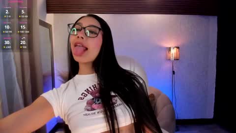 --Sophi-- online show from May 9, 11:16 am