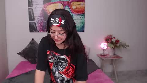 Snapshot of sophicarter_ chatting on September 29, 7:57 pm online show from September 29, 7:57 pm