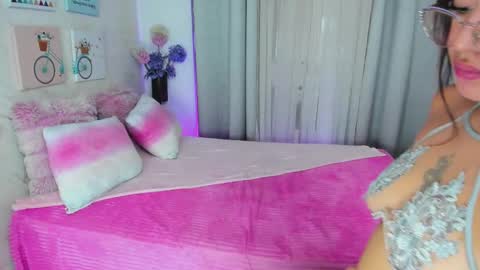 Snapshot of sophicarter_ chatting on October 2, 8:40 pm online show from October 2, 8:40 pm