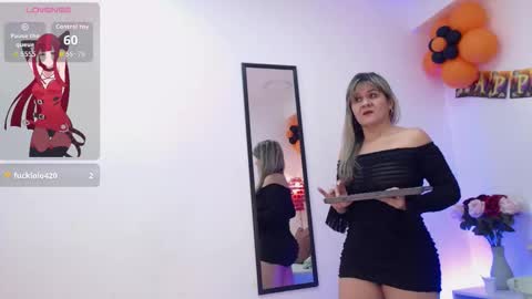 Snapshot of sophie_benett chatting on October 15, 9:59 pm Sophie online show from October 15, 9:59 pm