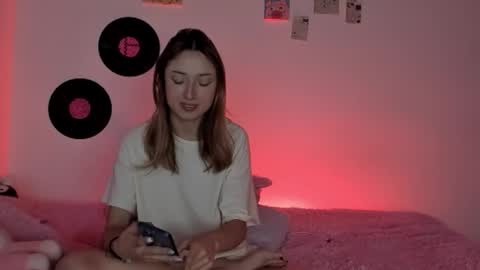 Snapshot of sophie_collins13 chatting on October 20, 5:34 am Sophie online show from October 20, 5:34 am