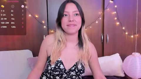Snapshot of sophie_demoiselle chatting on September 23, 2:11 pm online show from September 23, 2:11 pm
