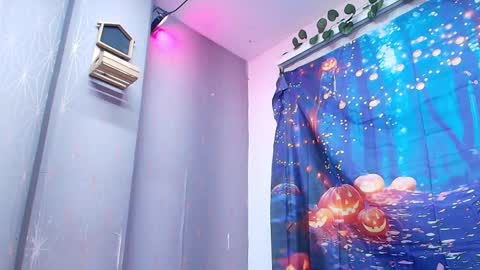 sophie online show from October 7, 12:01 pm