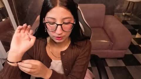 sophie_jones_b online show from March 19, 1:05 pm