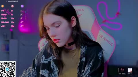 sophie_nomenal_ online show from March 27, 2:18 pm