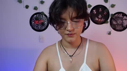 Snapshot of sophie_ross1 chatting on October 18, 1:10 am sophie_ross1 online show from October 18, 1:10 am