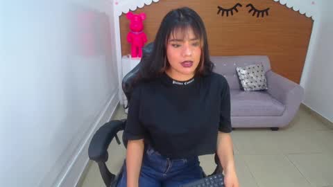 Snapshot of sophie_t_ chatting on February 11, 10:39 pm Sofia online show from February 11, 10:39 pm