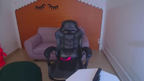 Snapshot of sophie_t_ chatting on January 4, 12:49 pm Sofia online show from January 4, 12:49 pm