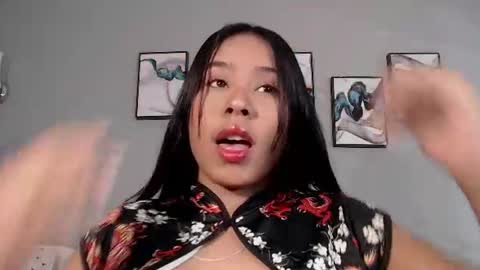 sophie_w1 online show from August 3, 12:33 pm
