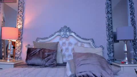 sophiebellucci online show from February 10, 3:57 am