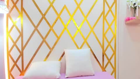 Sophie online show from April 17, 1:13 pm