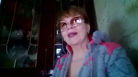 SophieBurnsX online show from May 6, 1:39 pm