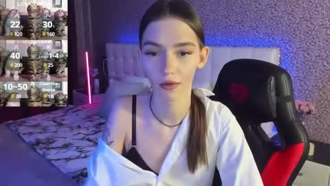 Snapshot of sophiecherrie chatting on February 9, 7:05 am Sophie online show from February 9, 7:05 am