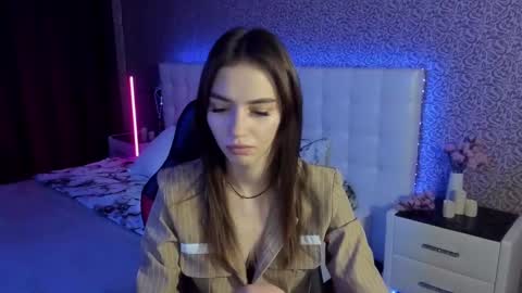 Snapshot of sophiecherrie chatting on February 23, 11:00 am Sophie online show from February 23, 11:00 am