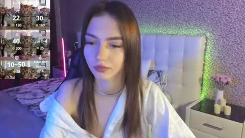 Snapshot of sophiecherrie chatting on February 8, 6:33 am Sophie online show from February 8, 6:33 am