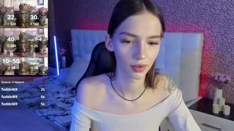 Snapshot of sophiecherrie chatting on February 6, 10:04 am Sophie online show from February 6, 10:04 am