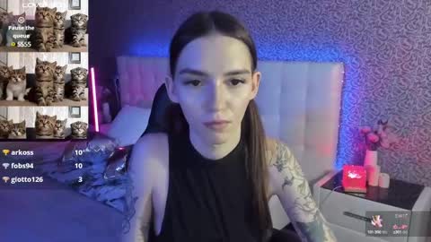 Snapshot of sophiecherrie chatting on February 28, 5:59 pm Sophie online show from February 28, 5:59 pm