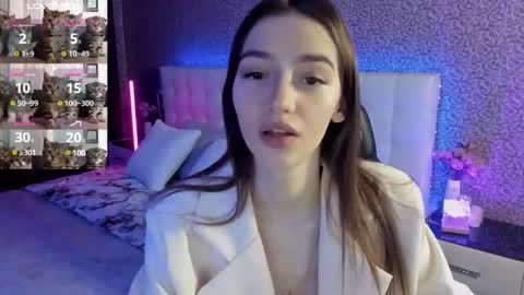 Snapshot of sophiecherrie chatting on March 3, 7:32 am Sophie online show from March 3, 7:32 am