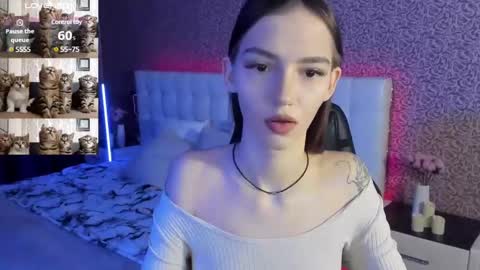 Snapshot of sophiecherrie chatting on February 6, 7:02 am Sophie online show from February 6, 7:02 am