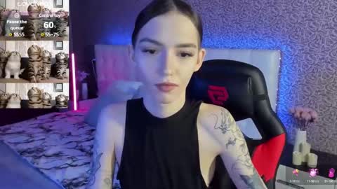 Snapshot of sophiecherrie chatting on February 4, 6:46 am Sophie online show from February 4, 6:46 am
