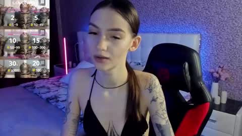 Snapshot of sophiecherrie chatting on February 20, 6:17 am Sophie online show from February 20, 6:17 am