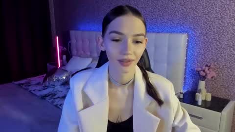 Snapshot of sophiecherrie chatting on February 25, 6:36 am Sophie online show from February 25, 6:36 am