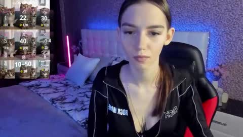 Snapshot of sophiecherrie chatting on March 4, 8:13 am Sophie online show from March 4, 8:13 am