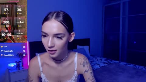 Snapshot of sophiecherrie chatting on October 19, 10:36 pm Sophie online show from October 19, 10:36 pm