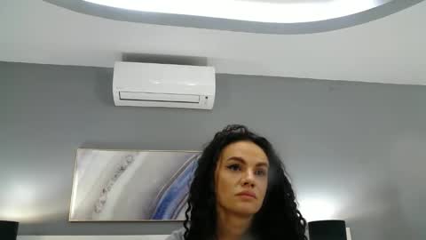 Snapshot of sophiejoulia chatting on February 14, 9:32 pm Sophie online show from February 14, 9:32 pm