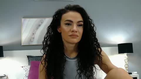 Snapshot of sophiejoulia chatting on March 6, 6:26 pm Sophie online show from March 6, 6:26 pm