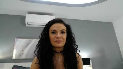 Snapshot of sophiejoulia chatting on February 13, 6:26 pm Sophie online show from February 13, 6:26 pm
