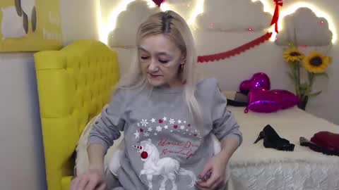Snapshot of sophiekittyy chatting on February 13, 7:24 am sophiekittyy online show from February 13, 7:24 am